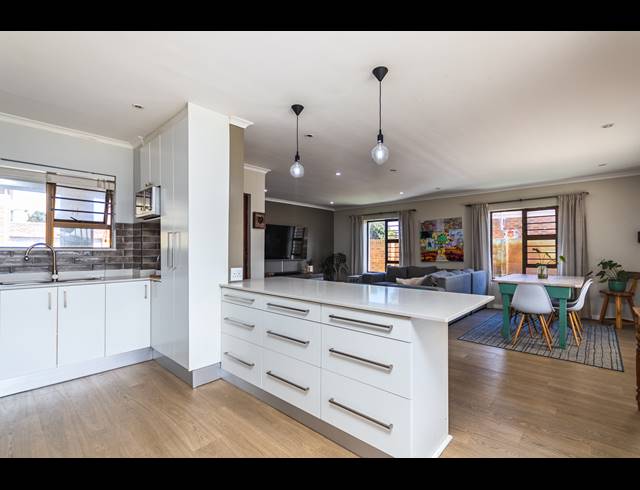 4 BEDROOM FREEHOLD FOR SALE IN PARKLANDS